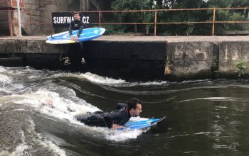 Surfing na řece