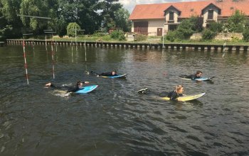 Surfing na řece