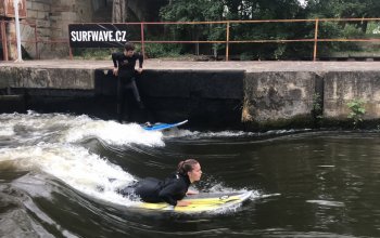 Surfing na řece