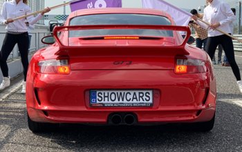 Závodní den se supersporty