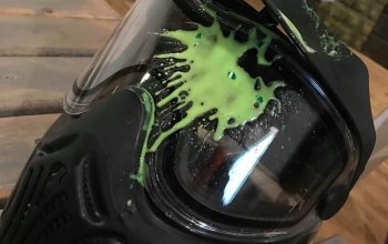 Paintballová bitva ve čtyřpatrové aréně