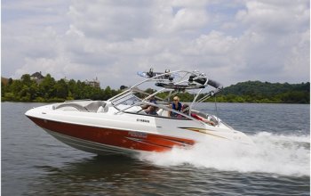 Jízda motorovým člunem Yamaha AR230 Praha