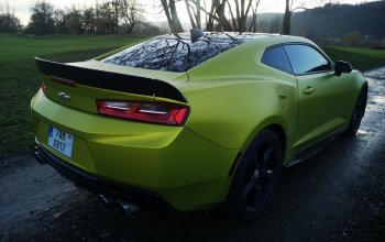 Souboj legend Dodge vs. Camaro