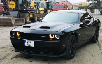 Souboj legend Dodge vs. Camaro