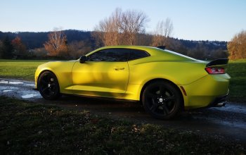 Souboj legend Dodge vs. Camaro