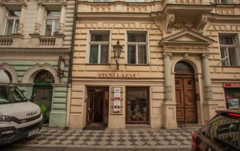 Romantická noc na slámě v pivních lázních Praha
