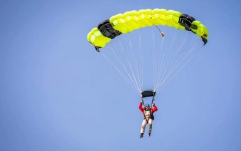 Základní výcvik volného pádu IAFF ze 4 000 m