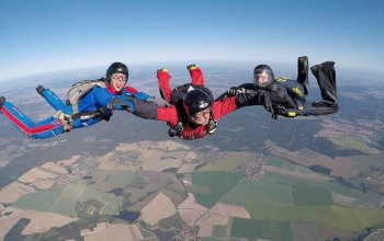 Výcvik volných pádů ze 4 000 m