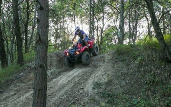 Jízda v terénu na ATV čtyřkolce