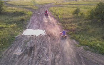 Jízda v terénu na ATV čtyřkolce