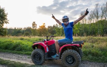 Jízda v terénu na ATV čtyřkolce