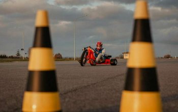 Drift trike: Driftování na motorové tříkolce