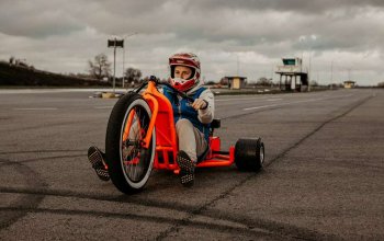 Drift trike: Driftování na motorové tříkolce