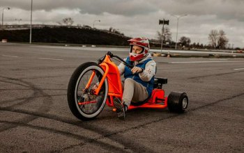 Drift trike: Driftování na motorové tříkolce
