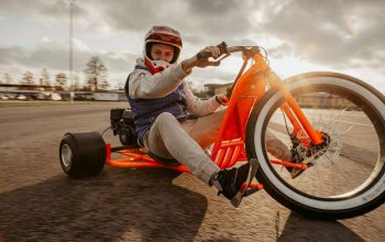 Drift trike: Driftování na motorové tříkolce