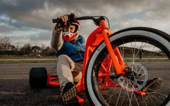 Drift trike: Driftování na motorové tříkolce