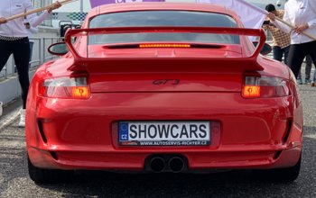 Závodní den se supersporty