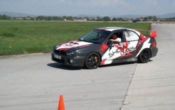 Závodní den se supersporty