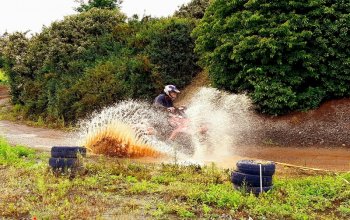 Jízda na čtyřkolce ATV na specializované trati (i pro děti)