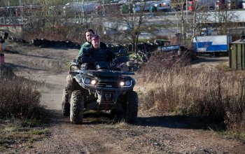 Jízda na čtyřkolce ATV na specializované trati (i pro děti)