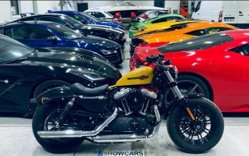 Prohlídka garáže plné nadupaných sporťáků