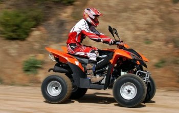 Jízda na čtyřkolce ATV na specializované trati (i pro děti)