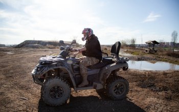 Jízda na čtyřkolce ATV na specializované trati (i pro děti)