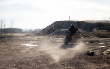 Jízda na čtyřkolce ATV na specializované trati (i pro děti)