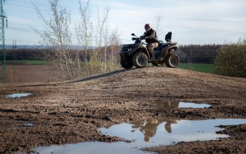 Jízda na čtyřkolce ATV na specializované trati (i pro děti)