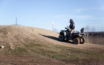 Jízda na čtyřkolce ATV na specializované trati (i pro děti)