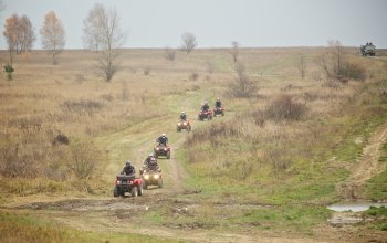Jízda na čtyřkolce ATV na specializované trati (i pro děti)