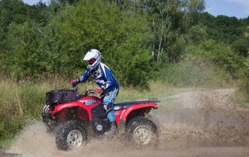 Jízda na čtyřkolce ATV na specializované trati (i pro děti)
