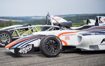 Atom Ariel vs. Formule F4 Mygale Vysočina