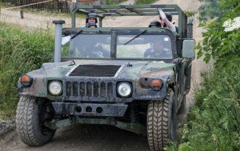Humvee: Řízení + safari jízda na korbě