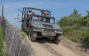 Humvee: Řízení + safari jízda na korbě