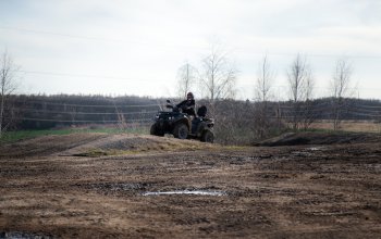 Jízda na čtyřkolce ATV na specializované trati (i pro děti)