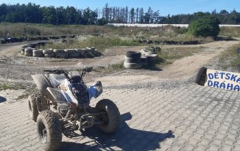 Jízda na čtyřkolce ATV na specializované trati (i pro děti)