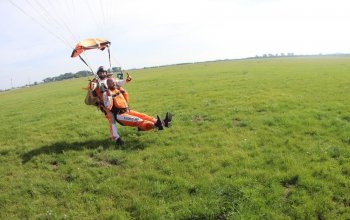 Tandemový seskok padákem