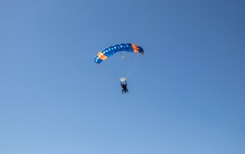 Tandemový seskok padákem