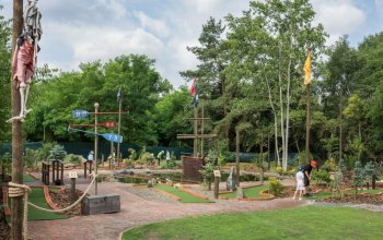 Pirátí zátoka: Adventure minigolf s 27 jamkami Praha