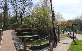 Pirátí zátoka: Adventure minigolf s 27 jamkami Praha
