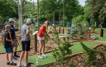 Pirátí zátoka: Adventure minigolf s 27 jamkami Praha