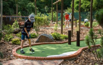 Pirátí zátoka: Adventure minigolf s 27 jamkami Praha