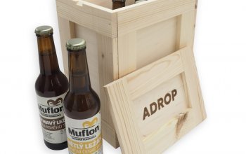 Prázdná dárková bedna s páčidlem: na pivo