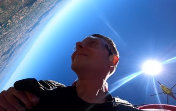 Tandemový seskok padákem z vrtulníku Mi-8