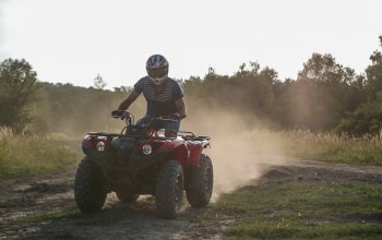 Jízda v terénu na ATV čtyřkolce