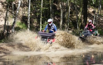 Jízda v terénu na ATV čtyřkolce