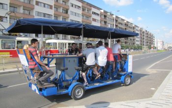 Praha: Beerbike s 30kg soudkem piva