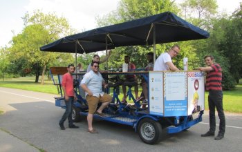Praha: Beerbike s 30kg soudkem piva