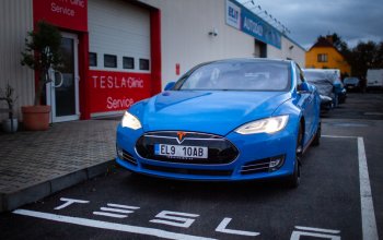 Pronájem elektromobilu Tesla S P85D Praha
